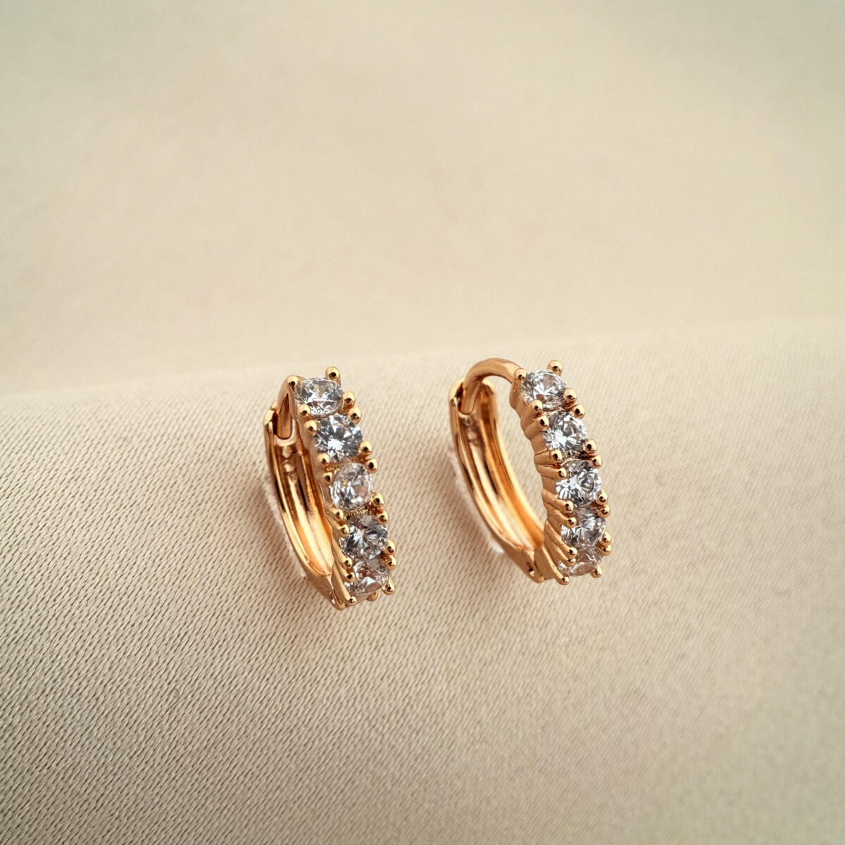 گوشواره حلقه‌ای نگین‌دار ژوپینگ مدل X000750469 - دیدی کالا | DiDikala