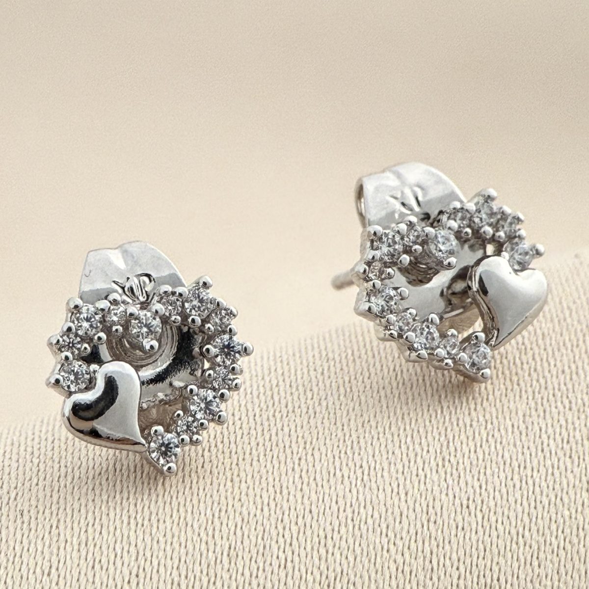 گوشواره قلب نگین‌دار ژوپینگ مدل X001165902 - دیدی کالا | DiDikala